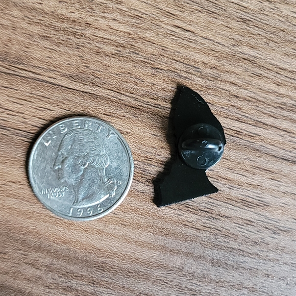 Black & White Women's Face Enamel Pin - Picture 3 of 3